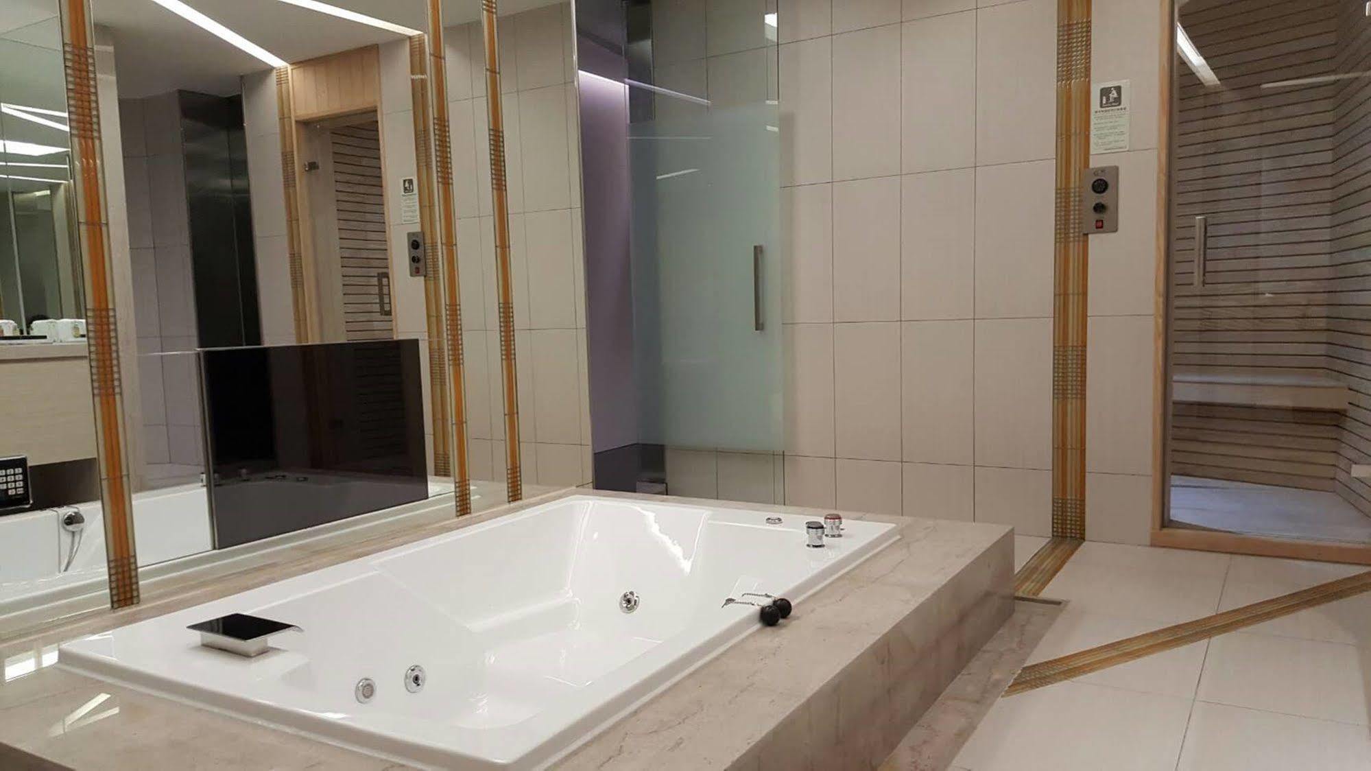 All-Ur Boutique Motel - Xin-Jhung Branch New Taipei City Buitenkant foto