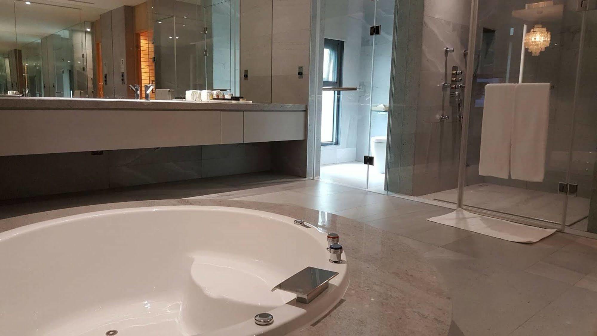 All-Ur Boutique Motel - Xin-Jhung Branch New Taipei City Buitenkant foto
